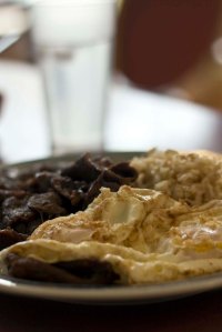 Brunch at Noon Hour Grill in Chicago