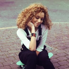Izzy Bizu, Diamonds.